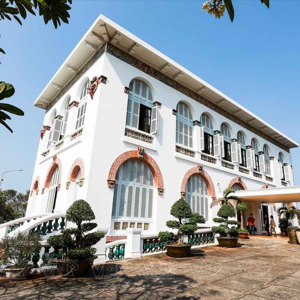 Bạch Dinh (Villa Blanche)